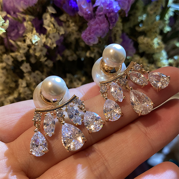 Graceful, Brilliant, Chic, Vintage